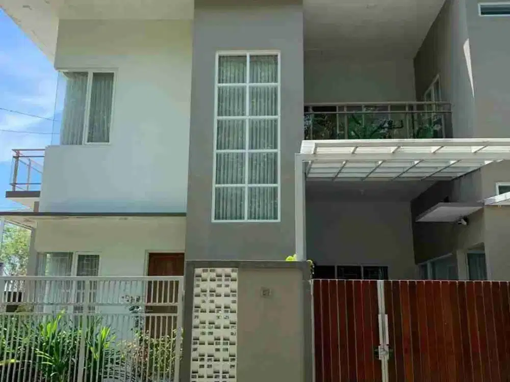 Rumah Cantik Full Furnished 
Lokasi Tlogomas Malang 
(Dekat Kampus UMM,UNISMA,Tursina,UB,UIN)