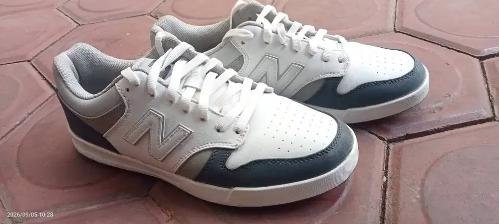 Sepatu new balance ORi pemakaian 1× minus tidak ada kardu