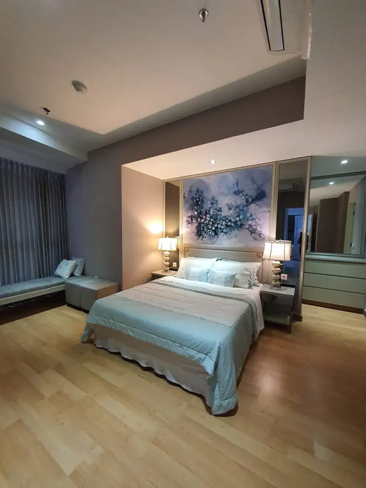 DIJUAL APARTEMENT THE PEAK TUNJUNGAN PLAZA FULL FURNISHED CITY VIEW!