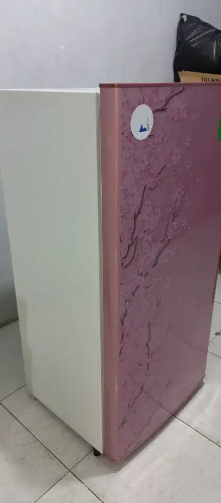 Kulkas type 1pintu merk Sharp dingin bagus