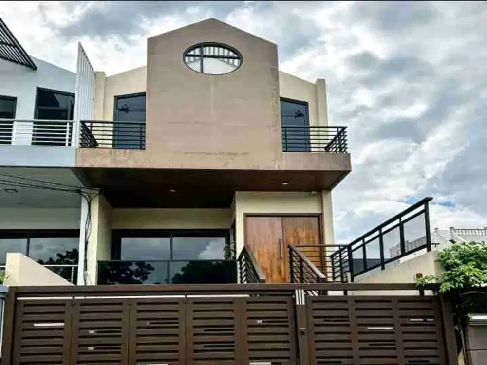Rumah Baru 3 Lantai Kavling Pondok Bambu Jakarta Timur – LT100 LB209 SHM 4KT Listrik 5500W –4Carport- Rp2,5 M Nego