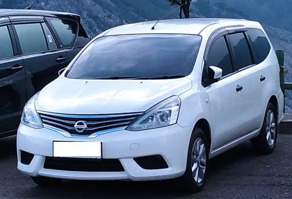 Nissan Grand Livina SV MT 2014