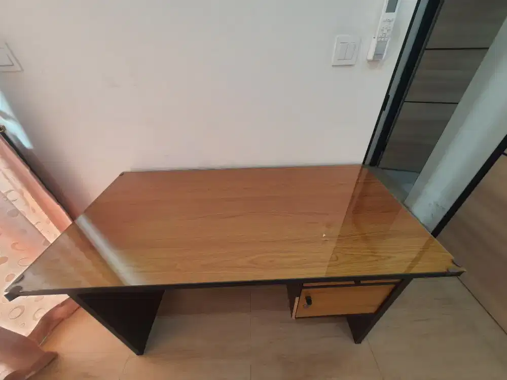 Meja kerja/belajar bahan particle board (kayu olahan)