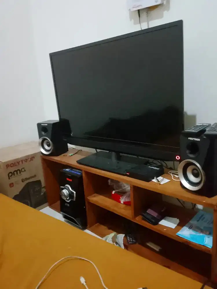 Tv , kulkas Dan Speaker Aktif