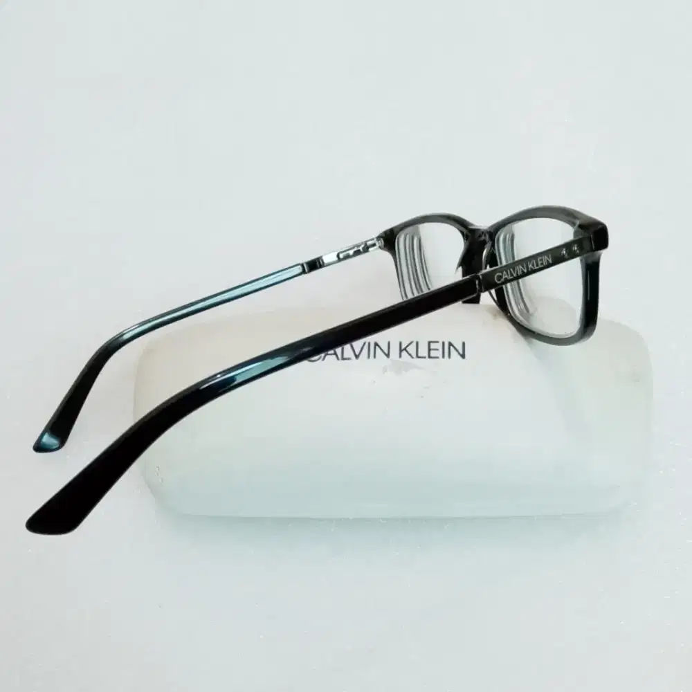 Kacamata CALVIN KLEIN