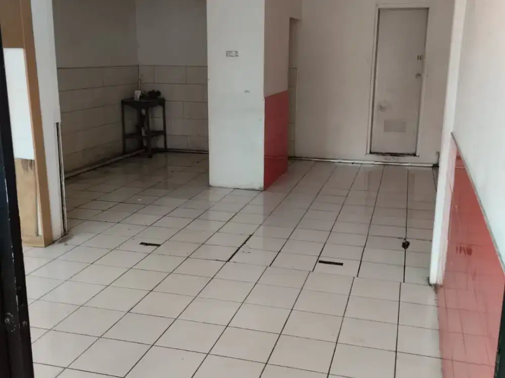 Ruang Usaha Strategis Siap Pakai Dekat Pasar Atas Cimahi