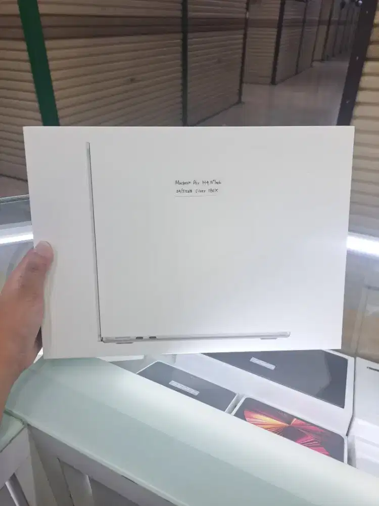 Macbook Air M4 13 Inch 24/512GB SSD Silver BNIB IBOX