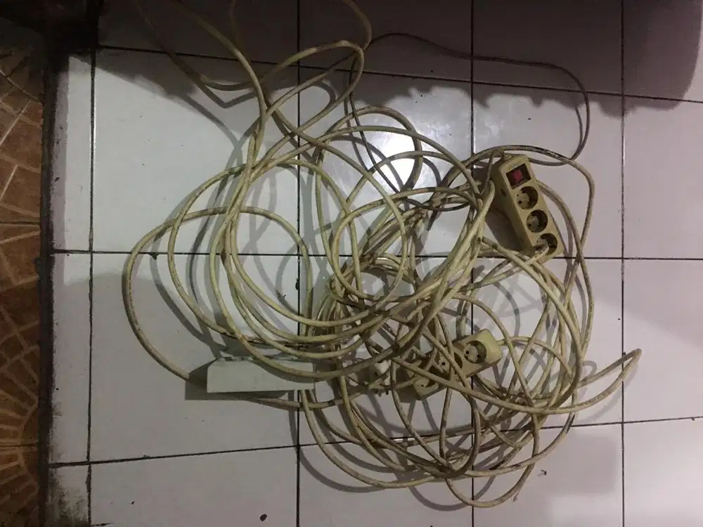 Stop kontak 18 meter 3 lubang