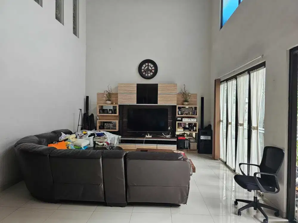 Rumah Cantik 2 Lantai Blok Favorite di Taman Kopo Indah 3