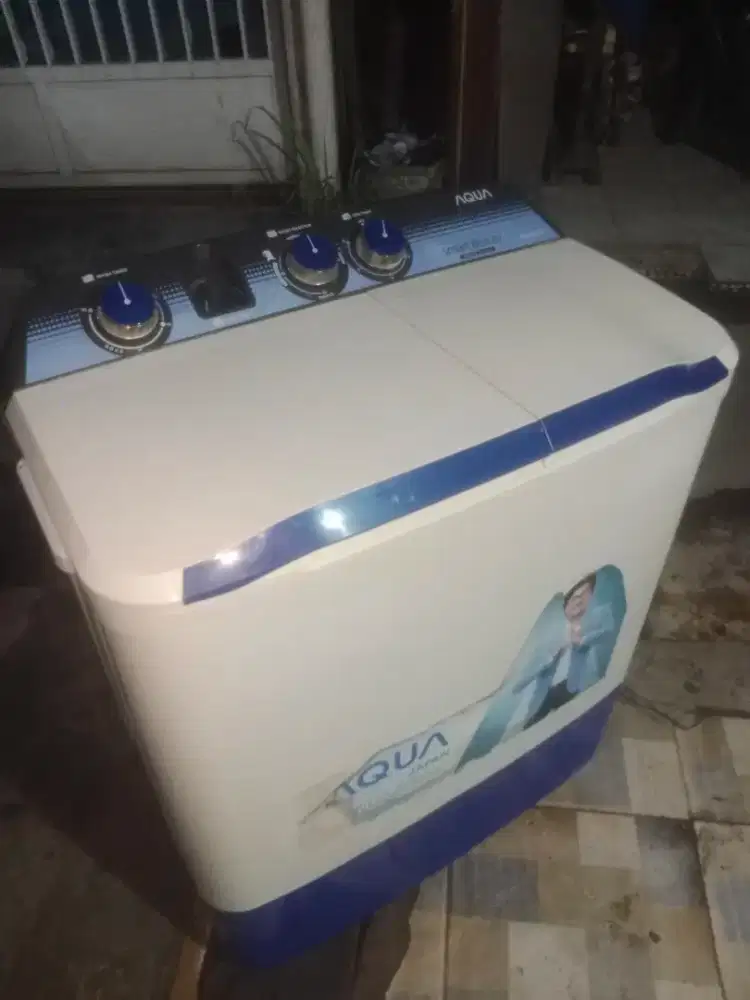 Mesin cuci merk aqua 8kg