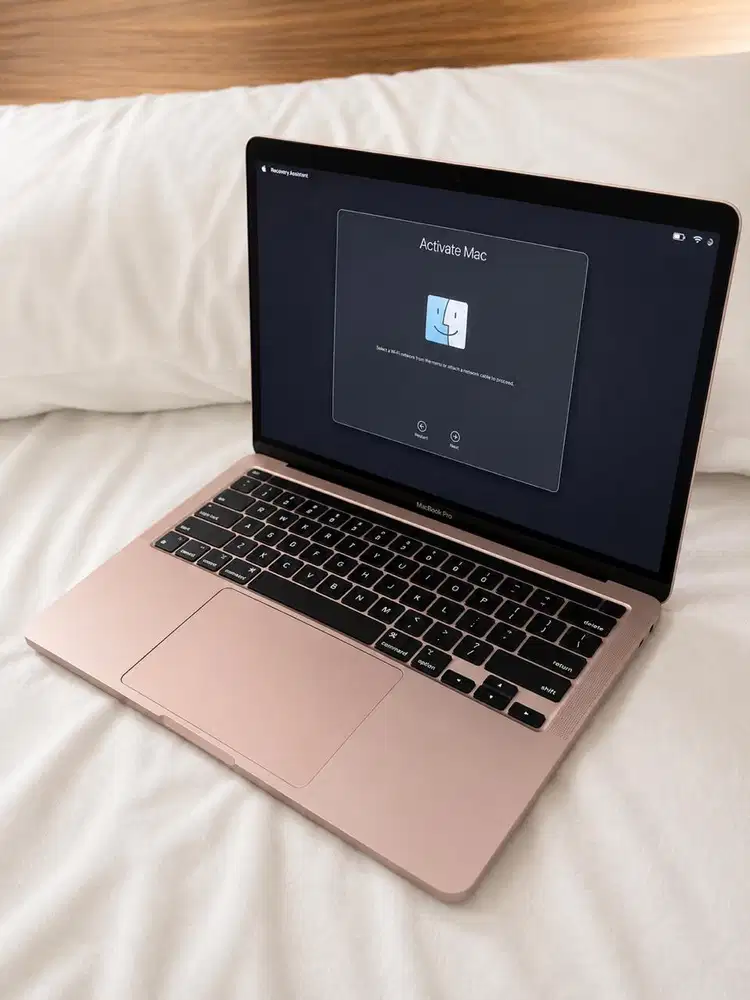 Macbook Pro 13 inch M1 Chip kondisibody 9/10 - Silver, 8gb/512gb a2338