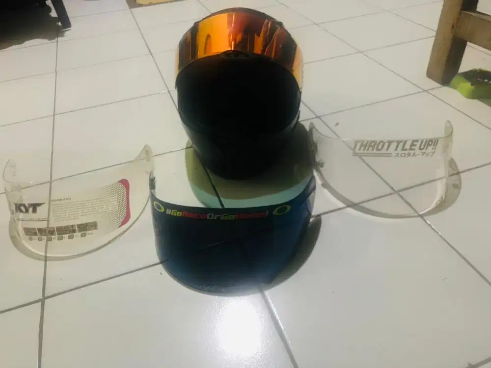 Helm KYT R10 Black