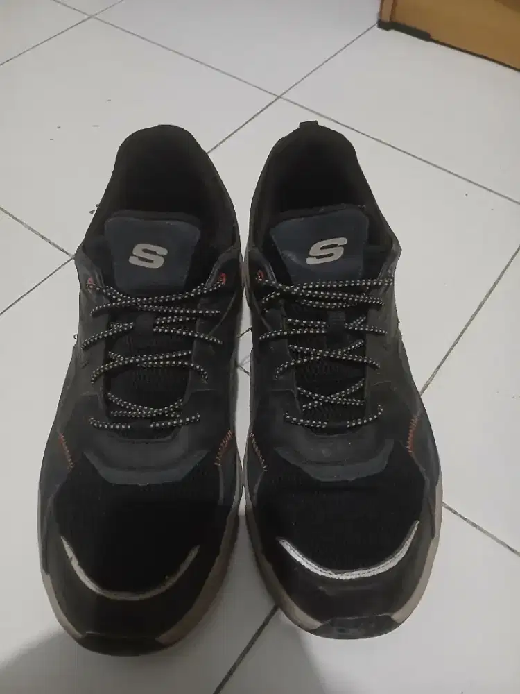 Dijual Sepatu Skechers ukuran 45 / 11