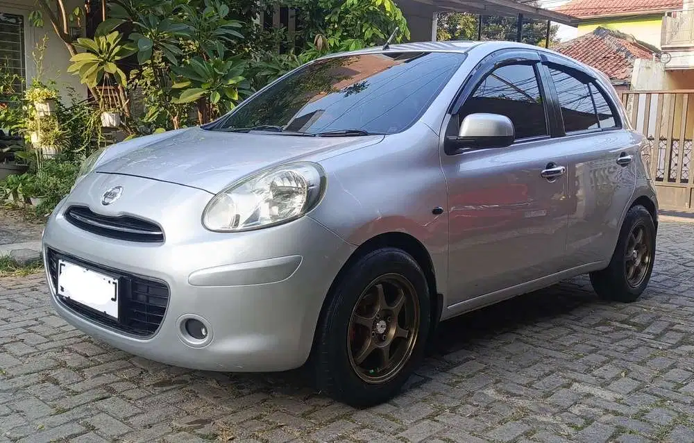 Nissan March 2011 Bensin