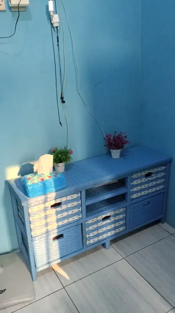 Meja televisi rotan
