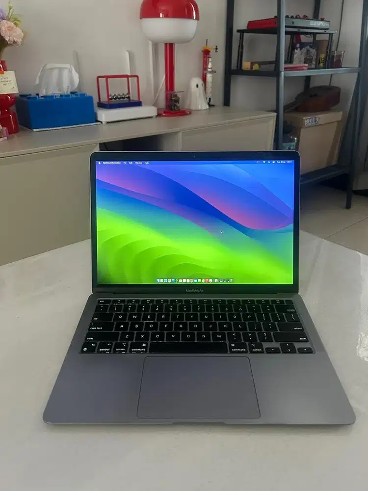 Macbook Air M1 iBox Mulus RAM 8gb SSD 256gb no dent sudah anti gores