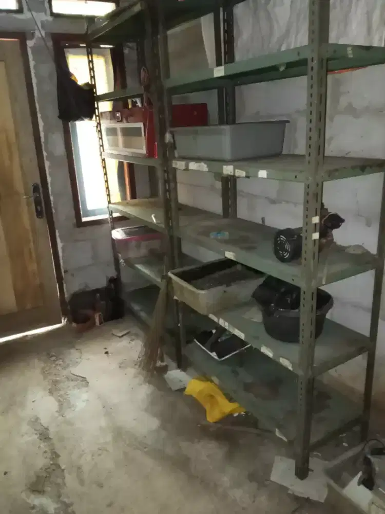 Rak susun besi tinggi tebal