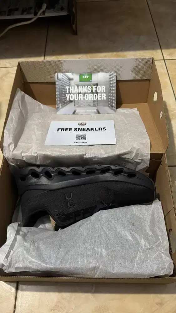 Sepatu On Cloud