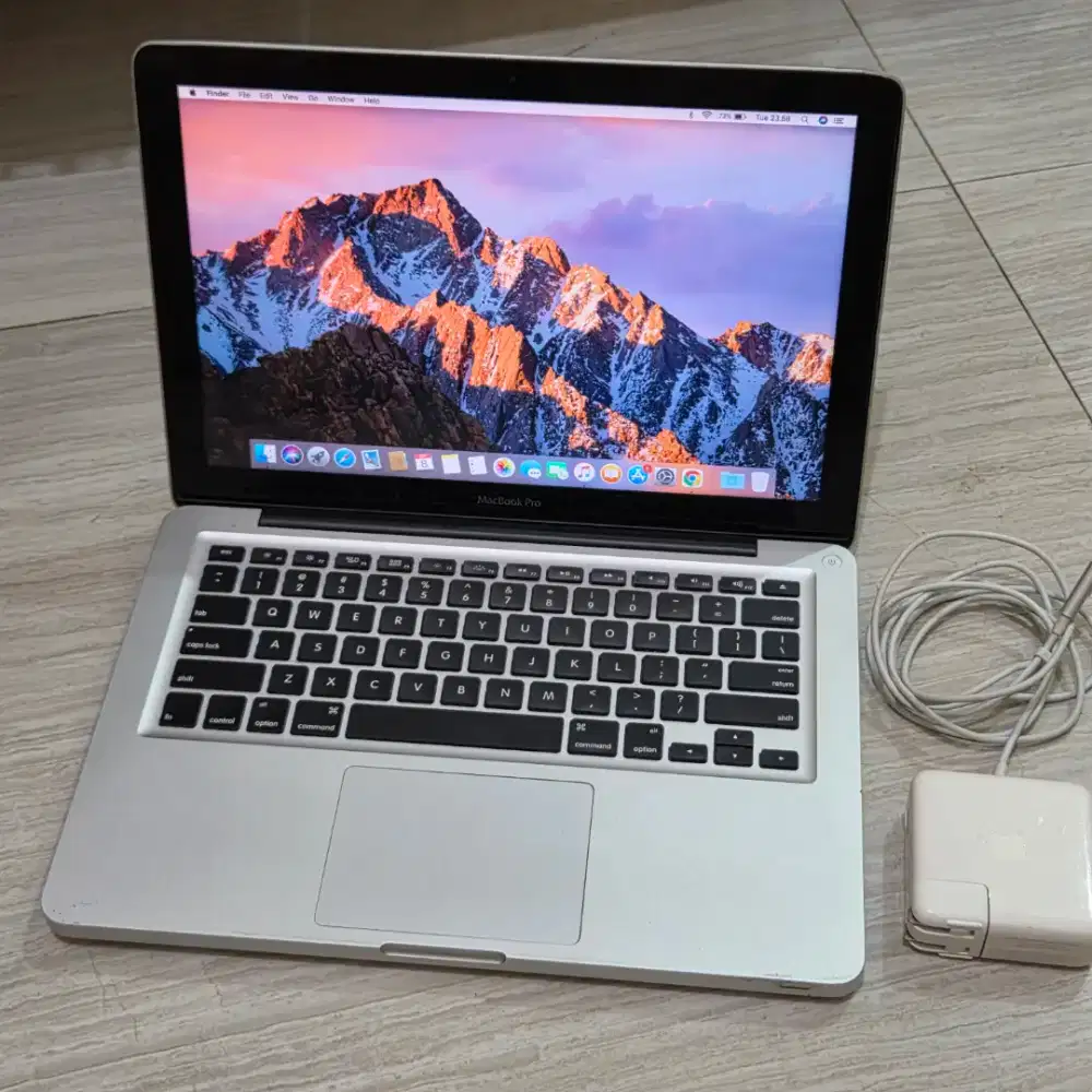 Macbook Pro 13 Inch Mid Ram 8GB Intel I5