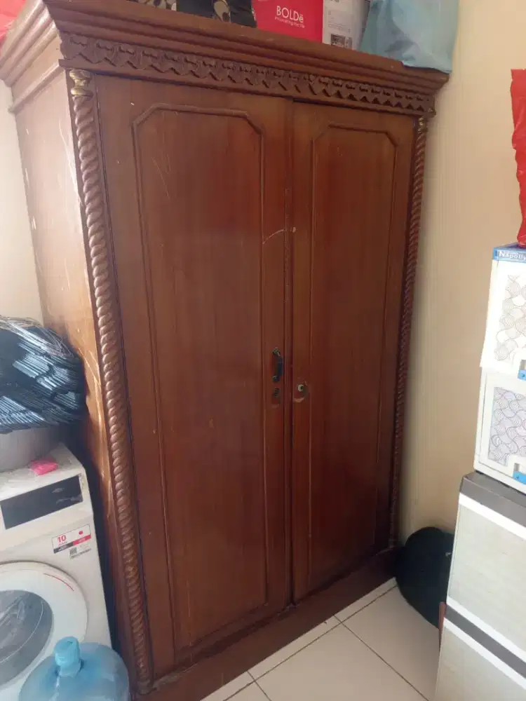 Lemari kayu jati dan lemari tv bekas