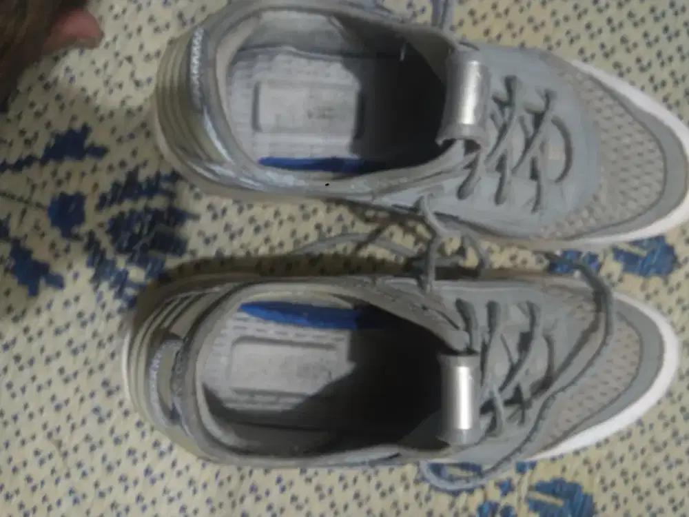 Jual sepatu kondisi masih bagus