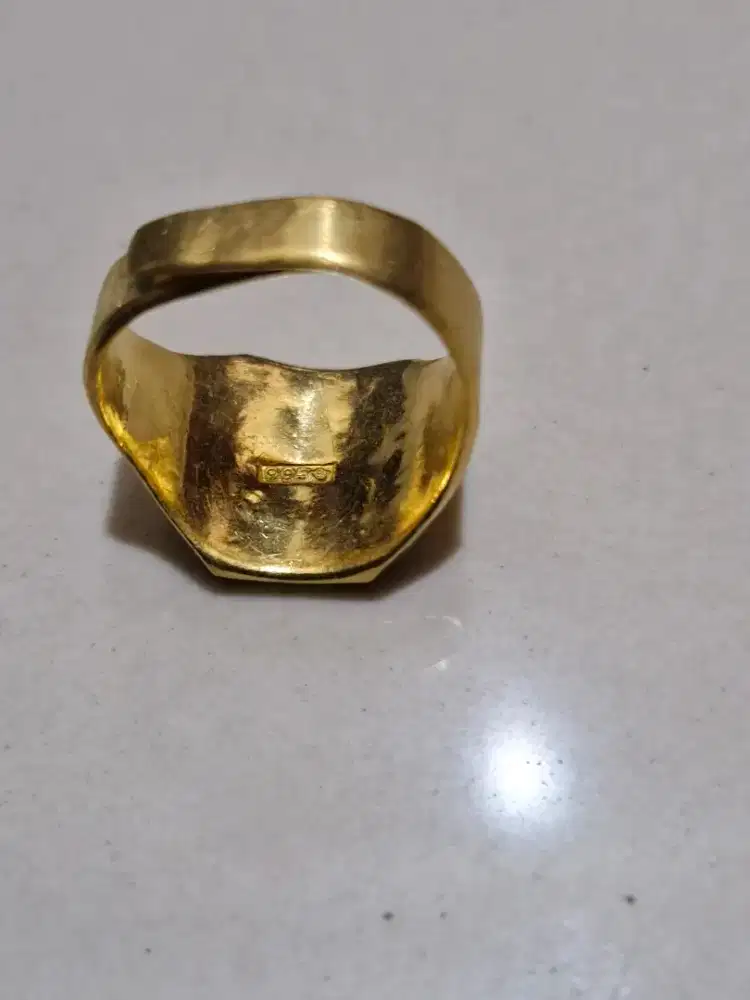 Cincin 24 karat kadar 995
