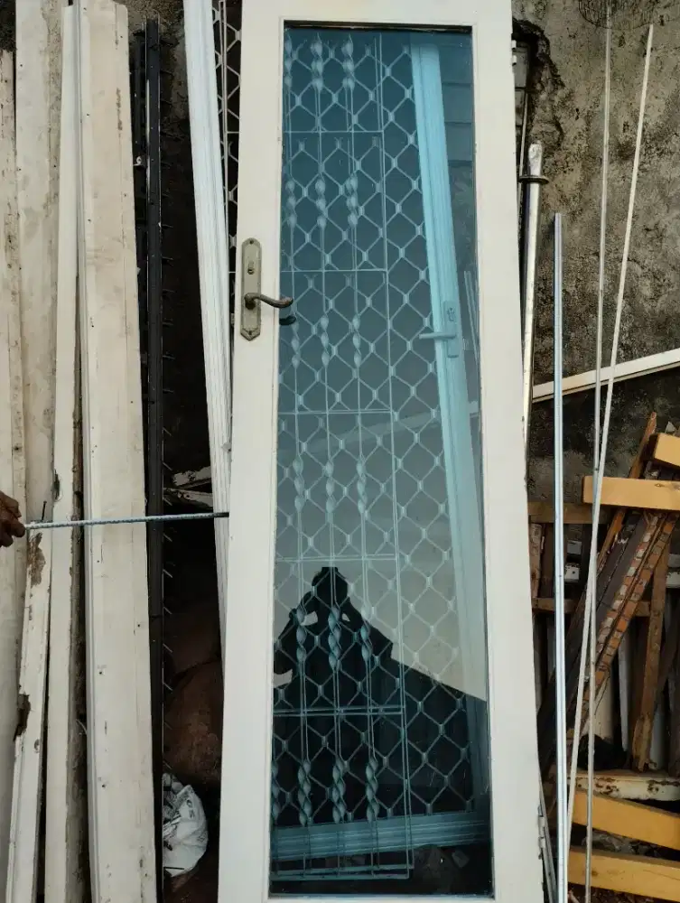 Di jual Borongan Pintu Kaca dan Pintu Kawat