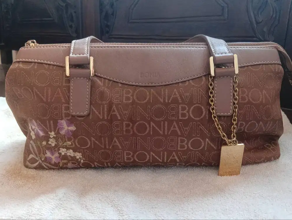 Tas Bonia bordir, tas bahu