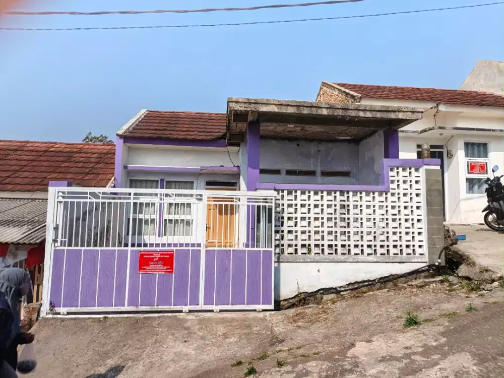 Di kontrakan rumah di perum ngamplang garut