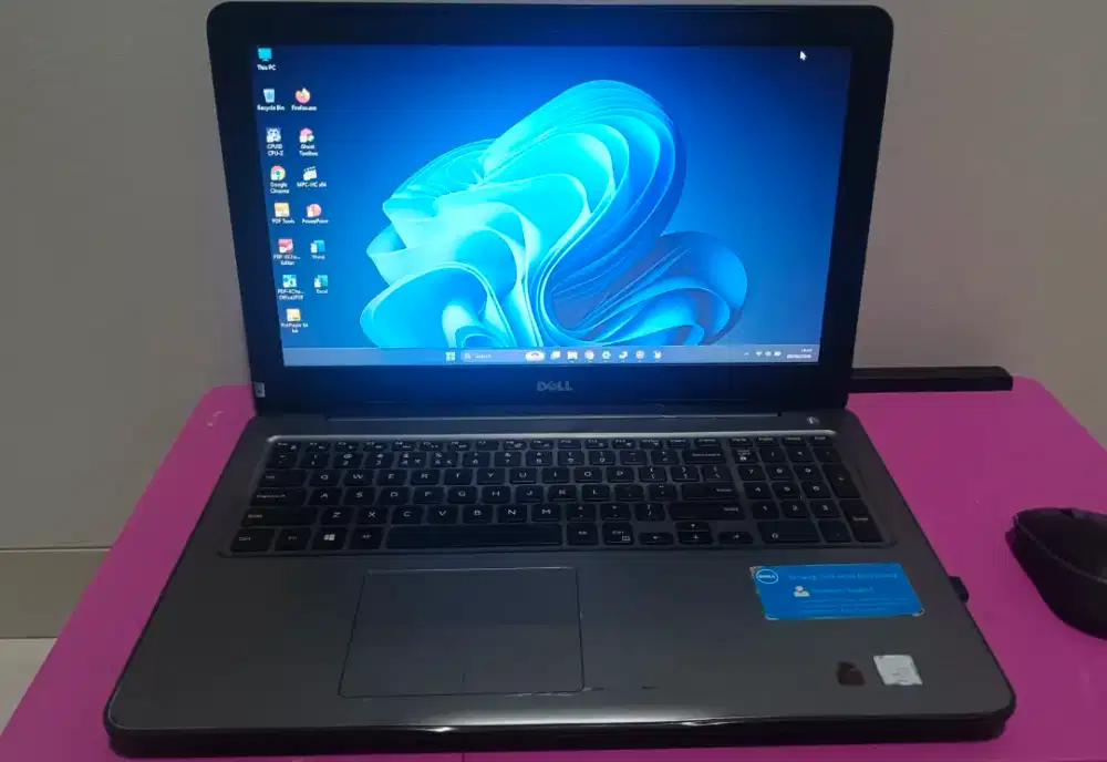 core i7 gen 7 ram 12gb dual VGA 4gb ssd 512gb mulus laptop Dell 5567