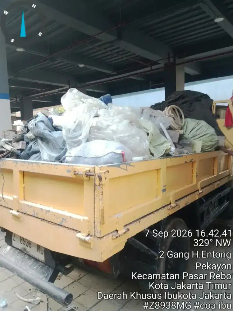 Jasa buang puing dan buang sampah