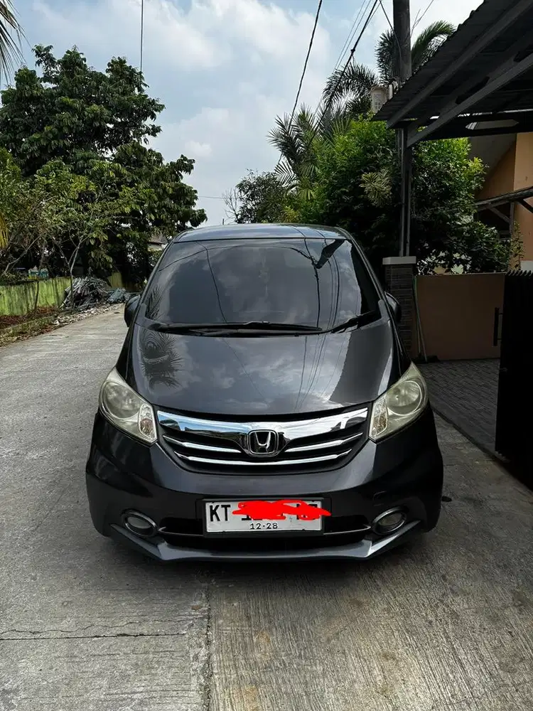 DIJUAL MOBIL MURAH HONDA FREED 2013 SERI TERTINGGI