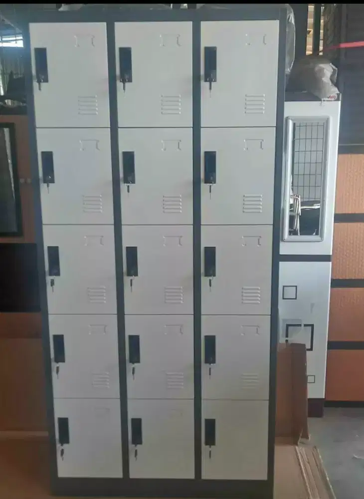 Lemari loker besi 15 ruang