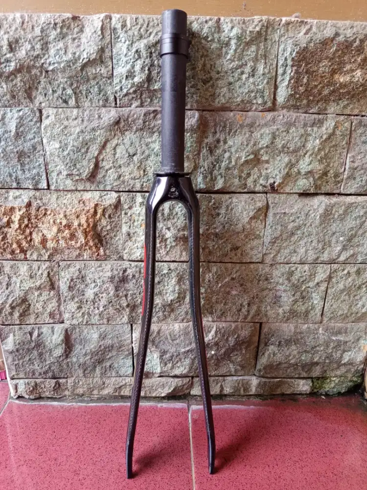 Fork Carbon EC90 Tipe Straight Pull (non tapper)