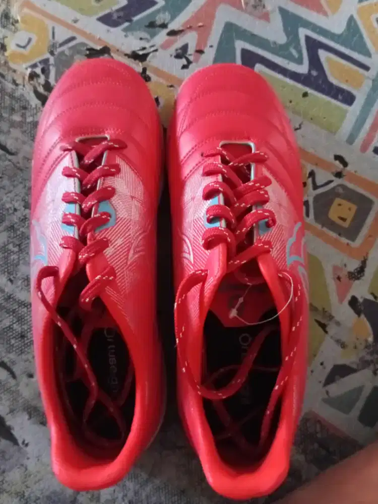 Dijual sepatu bola merk Ortuseigh