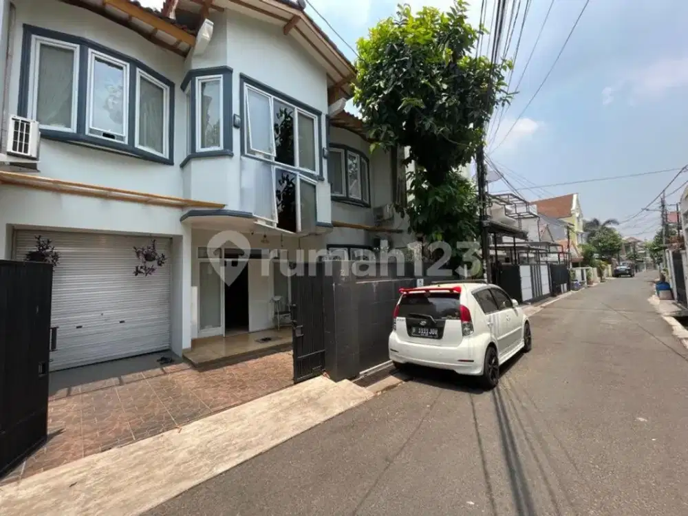 TEBET, RUMAH SIAP HUNI ( AKSES 2 MOBIL ) SELANGKAH KE TEBET RAYA