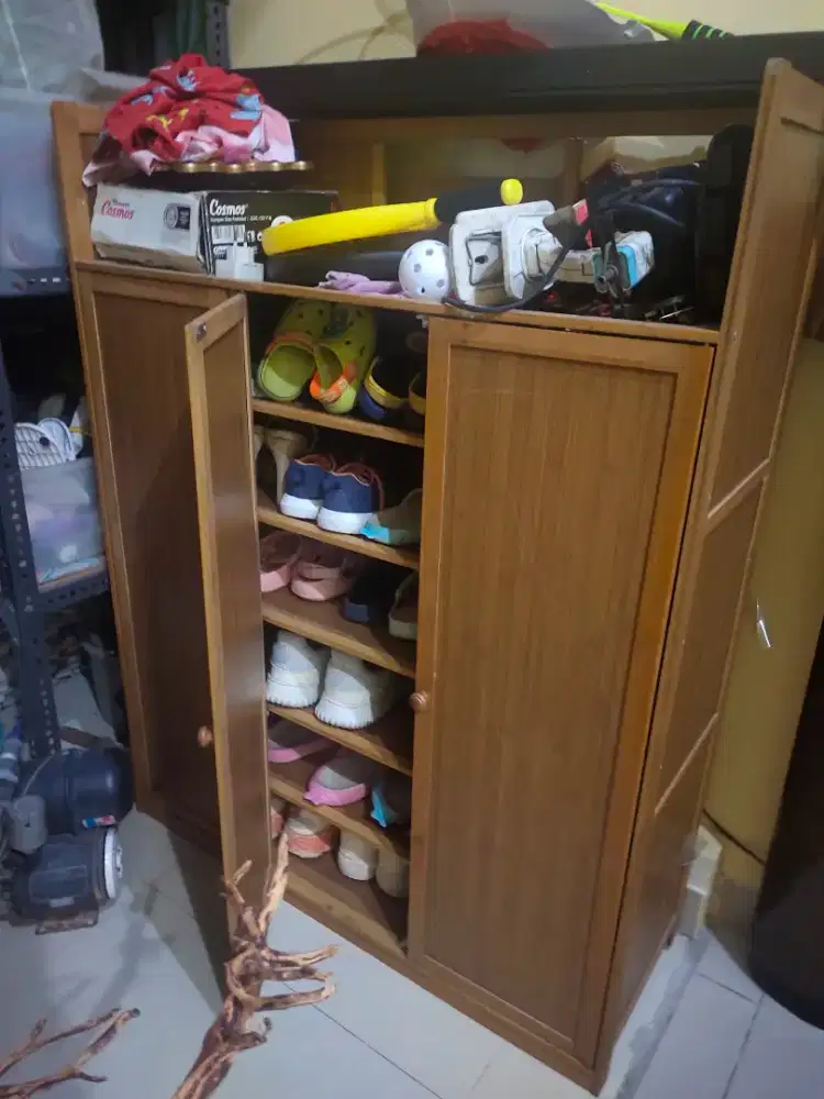 Rak sepatu dari kayu