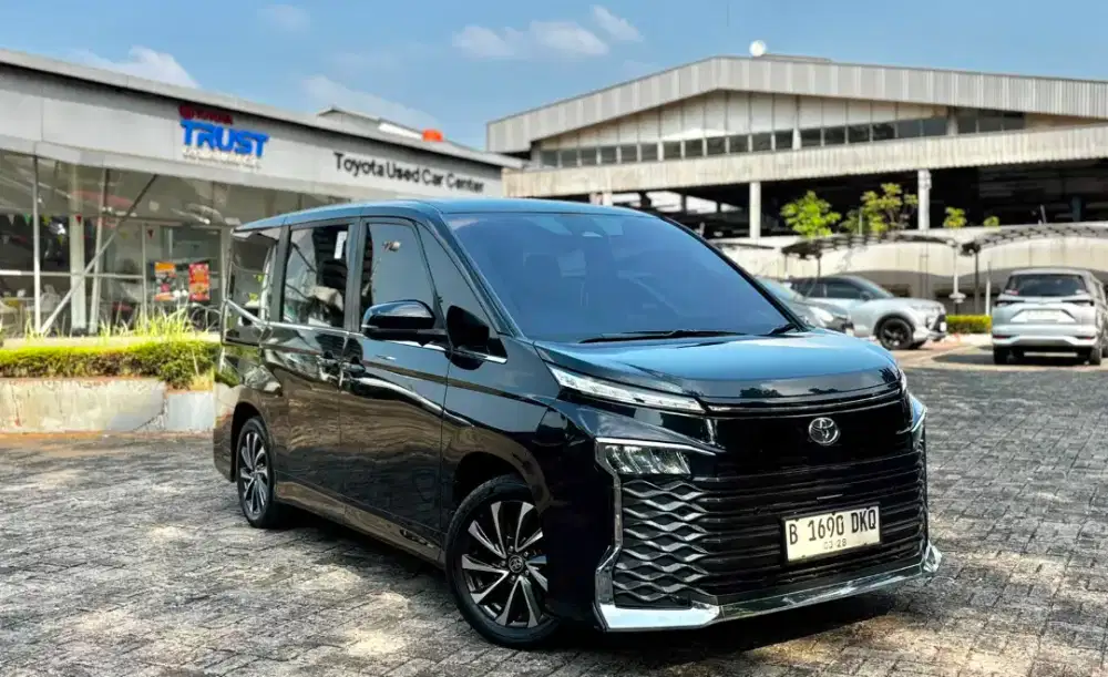 [ Termurah ] Toyota Voxy 2.0 AT 2023 Istimewa Bergaransi Resmi