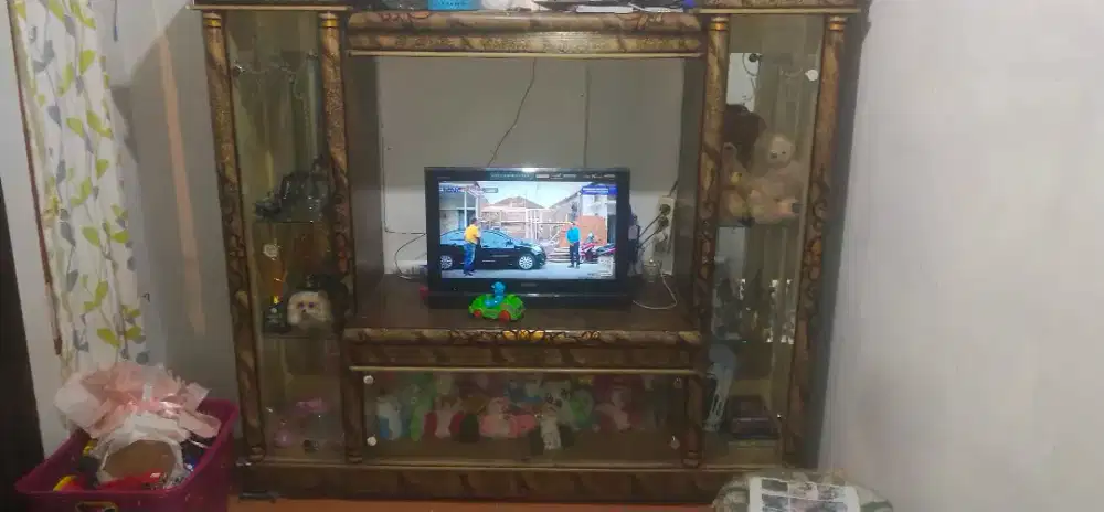 Lemari + rak tv kristal