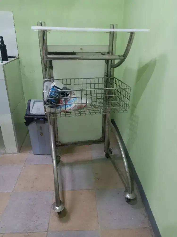 Rak besi pake roda