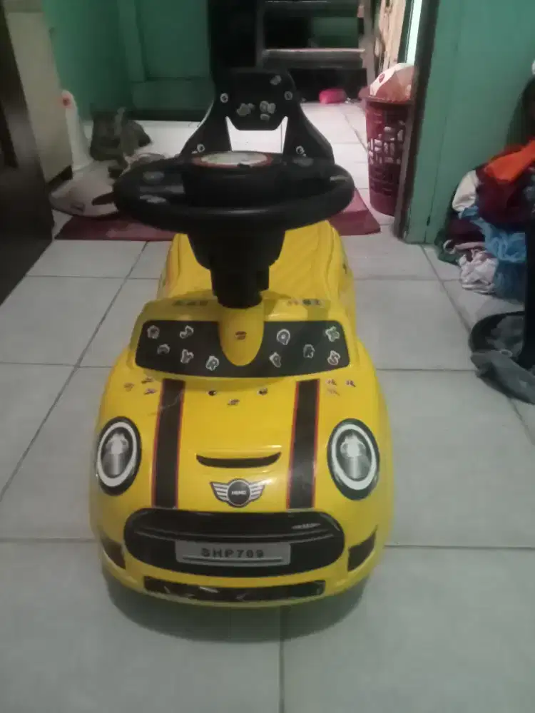 Mobil mobilan anak kecil bekas