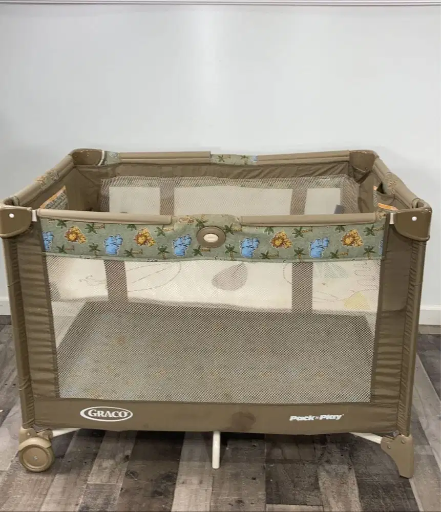 Baby box Graco warna green
