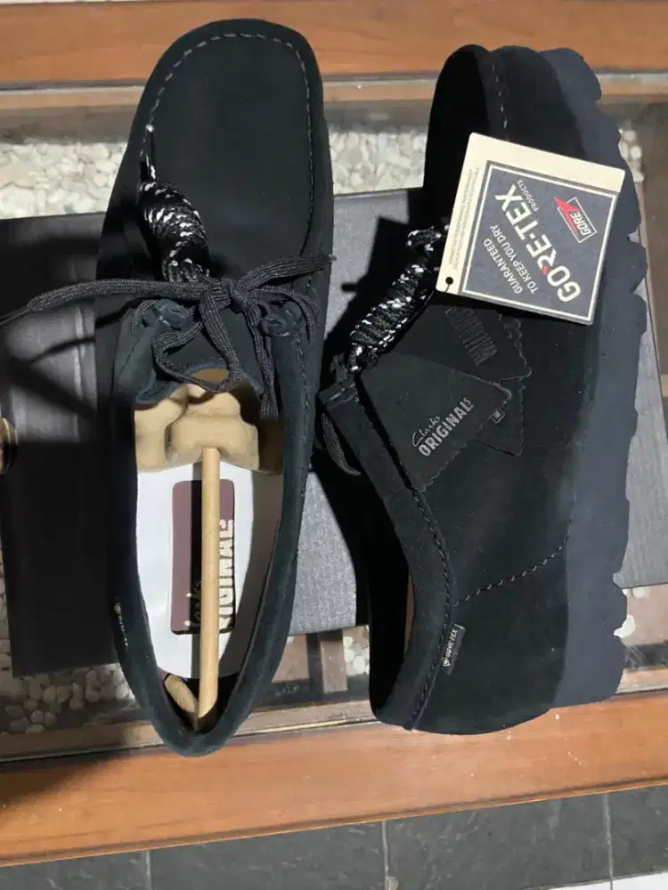 Sepatu Clarks GTX Goretex Black