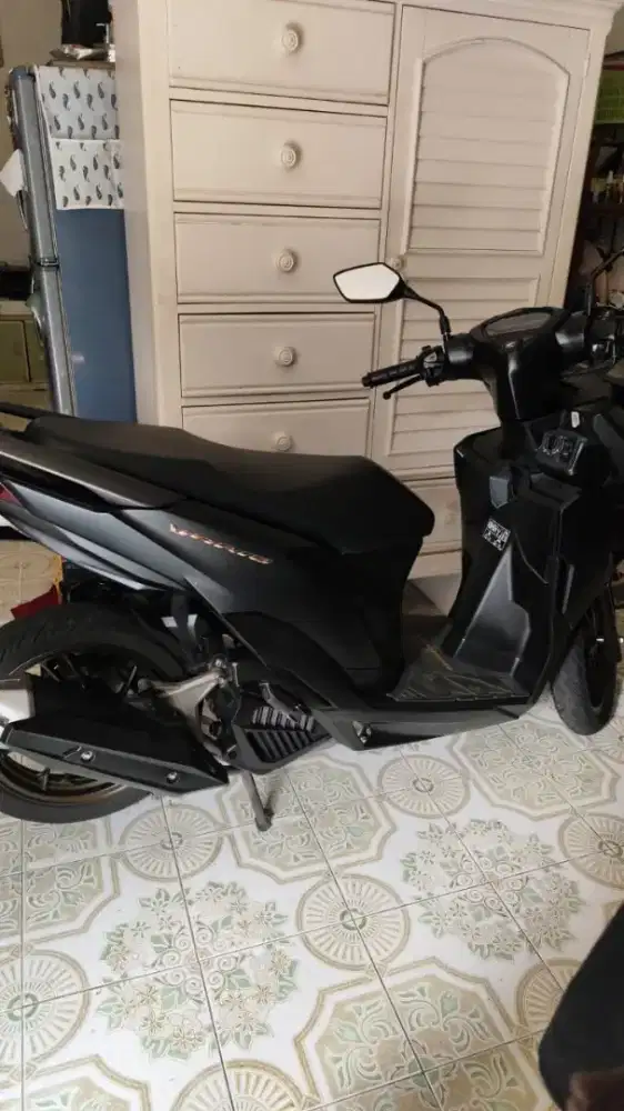 Vario 125 CBS ISS hitam 2024