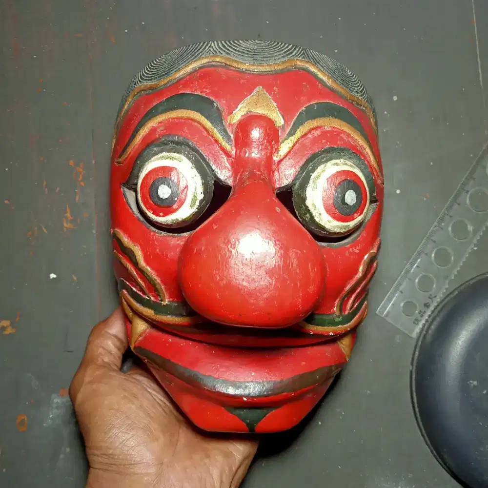 Topeng kuno antik