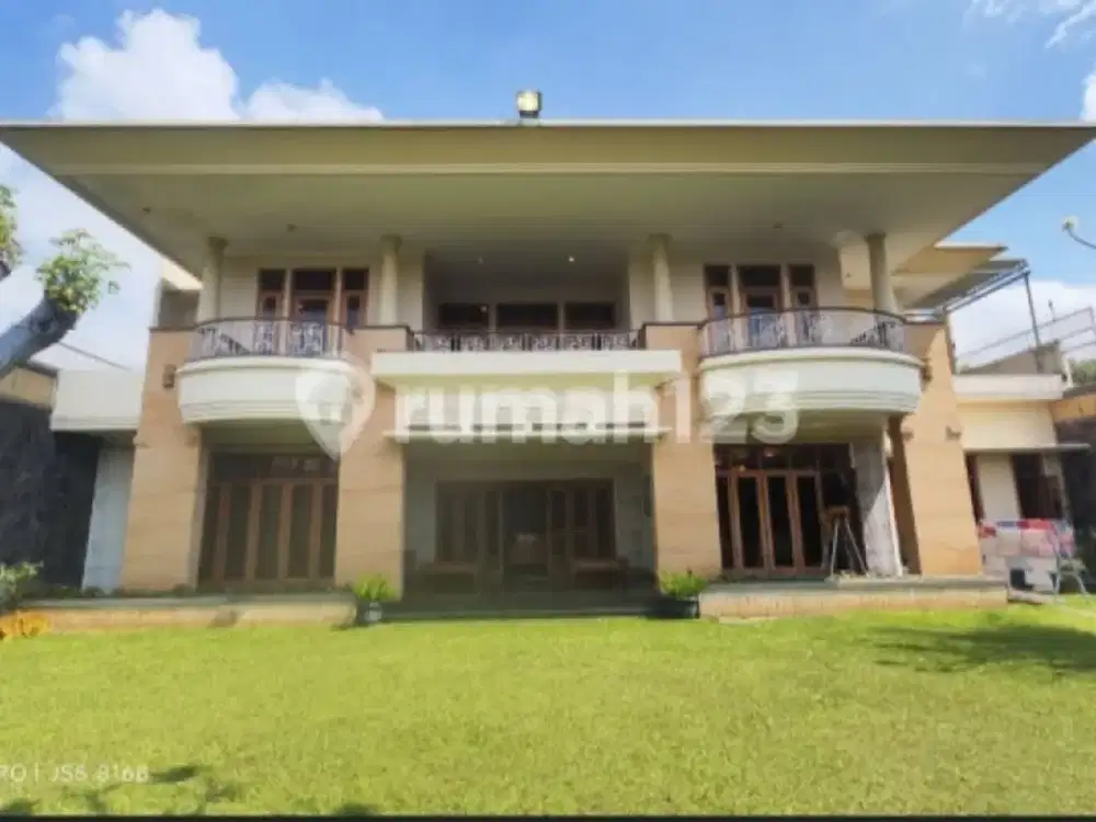 Rumah Besar di Bawah NJOP Lingkungan Nyaman dan Asri