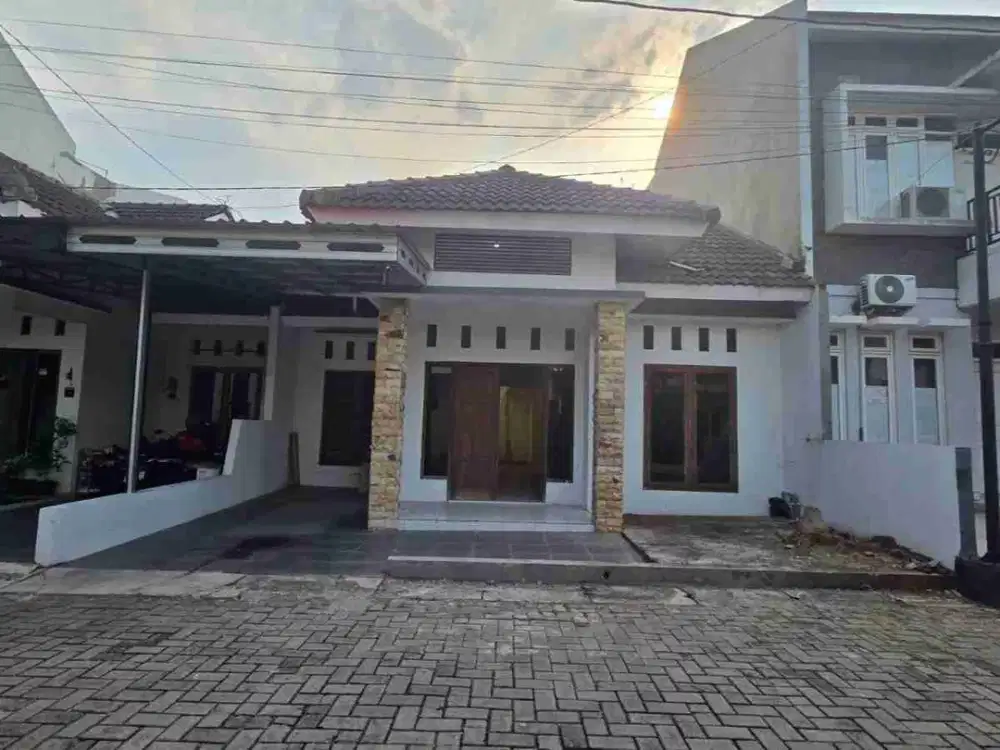 Rumah Dekat Masjid Agung di Graha Safira Gayamsari Semarang