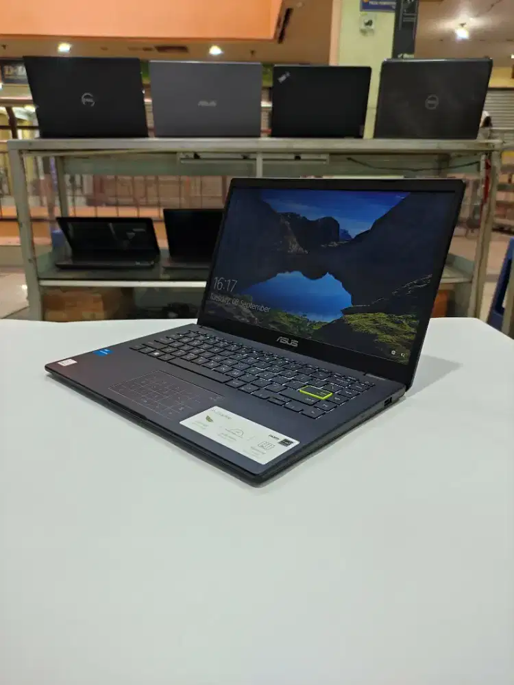 asus vivobook E410K N4500 4gb 256gb numeric pad like new garansi resmi