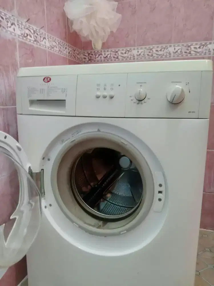 Mesin cuci otimatis LUX