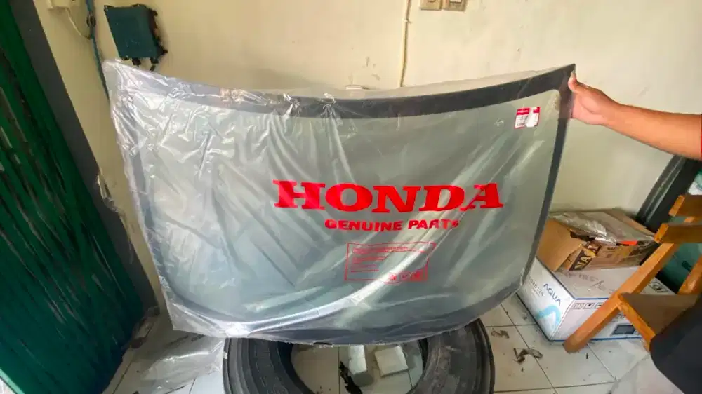 Kaca mobil Honda brio
